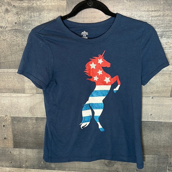 Cute American Flag Unicorn On Navy Blue Short Sleeve T-Shirt - Picture 1 of 3
